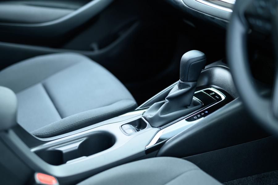Интерьер Toyota Corolla Hybrid G-X 2019 года  (JP) (фото 6 из 12)